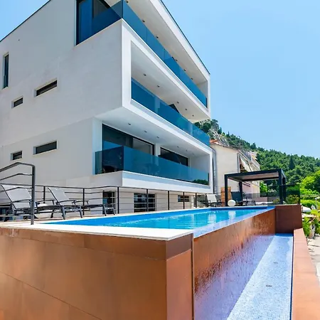 Luxury Brzet * אומיס